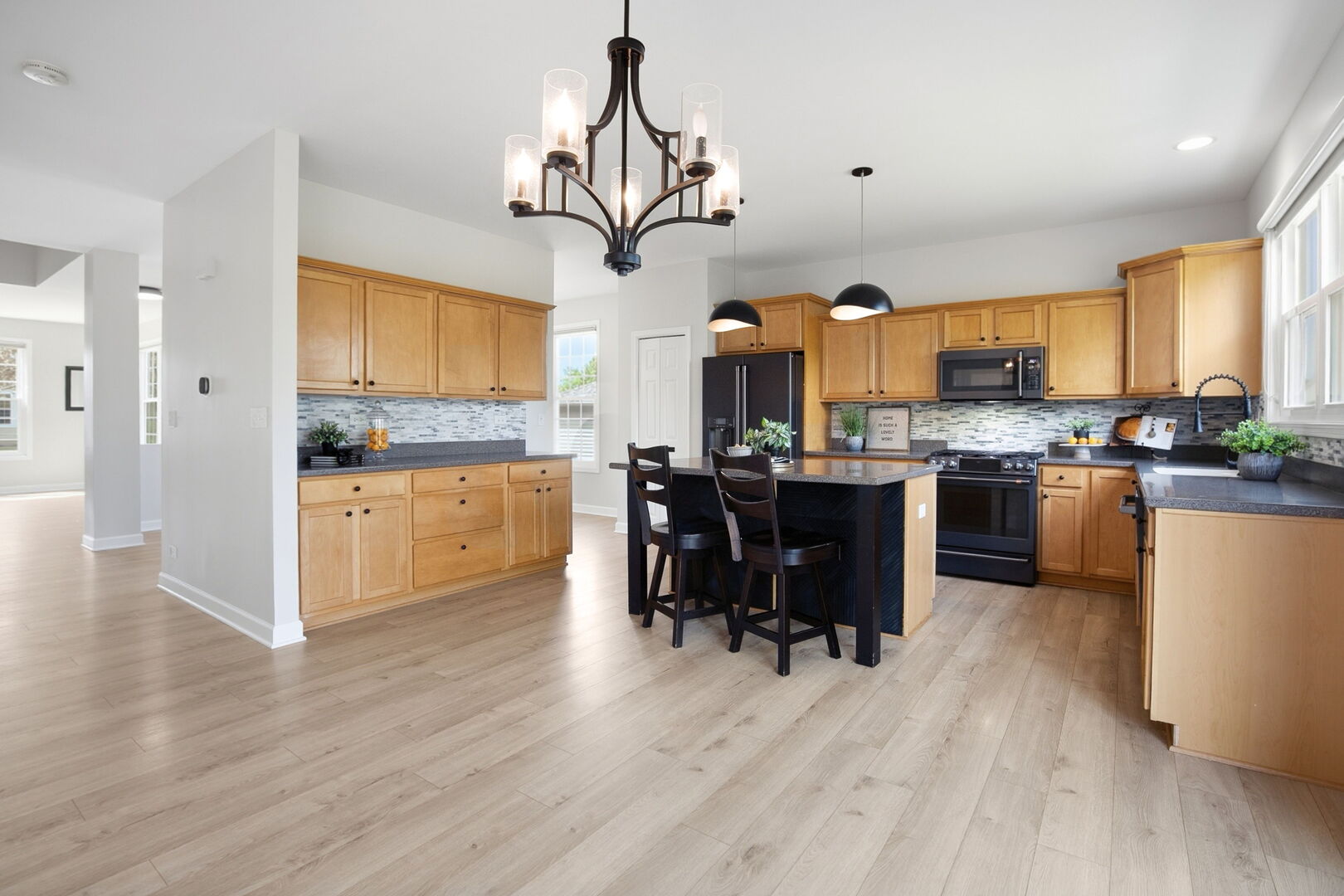 215 S Winthrop Drive, Round Lake, IL 60073