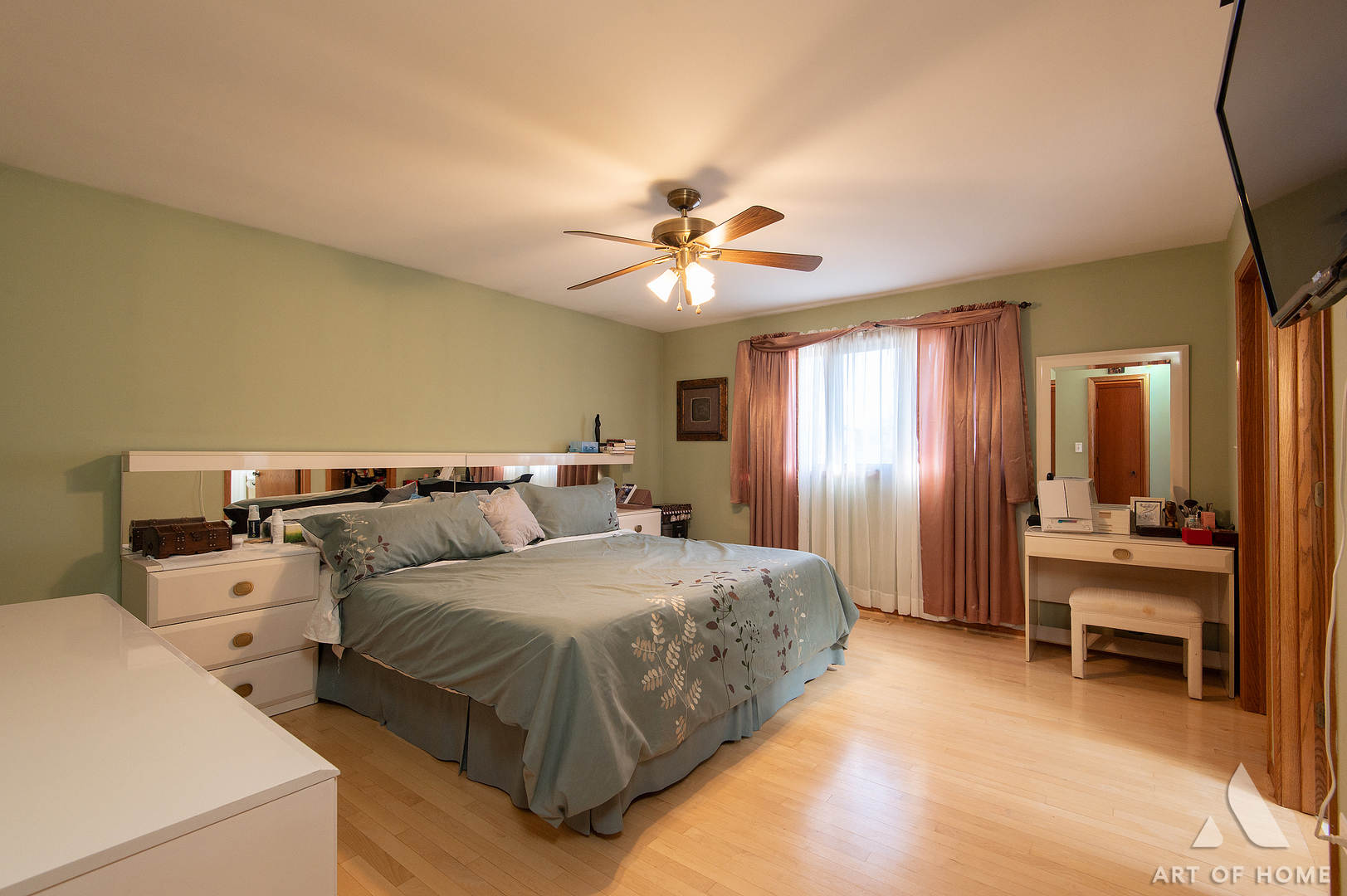 9345 S 82nd Court, Hickory Hills, IL 60457