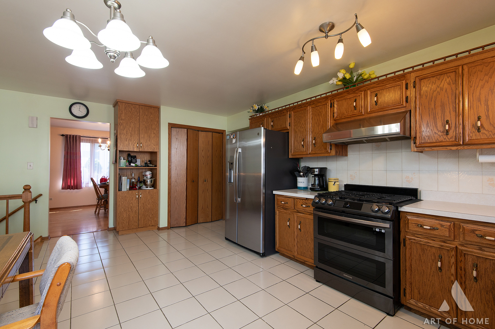 9345 S 82nd Court, Hickory Hills, IL 60457