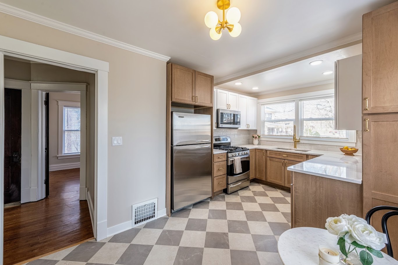 655 Glenwood Avenue, Joliet, IL 60435