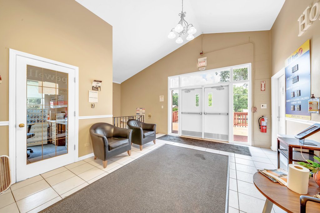 1352 N Cedar Road, New Lenox, IL 60451