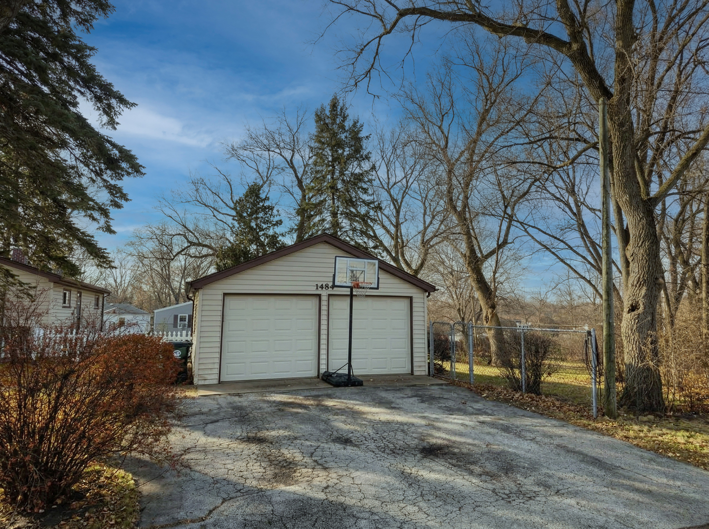 1484 N Hicks Road, Palatine, IL 60067