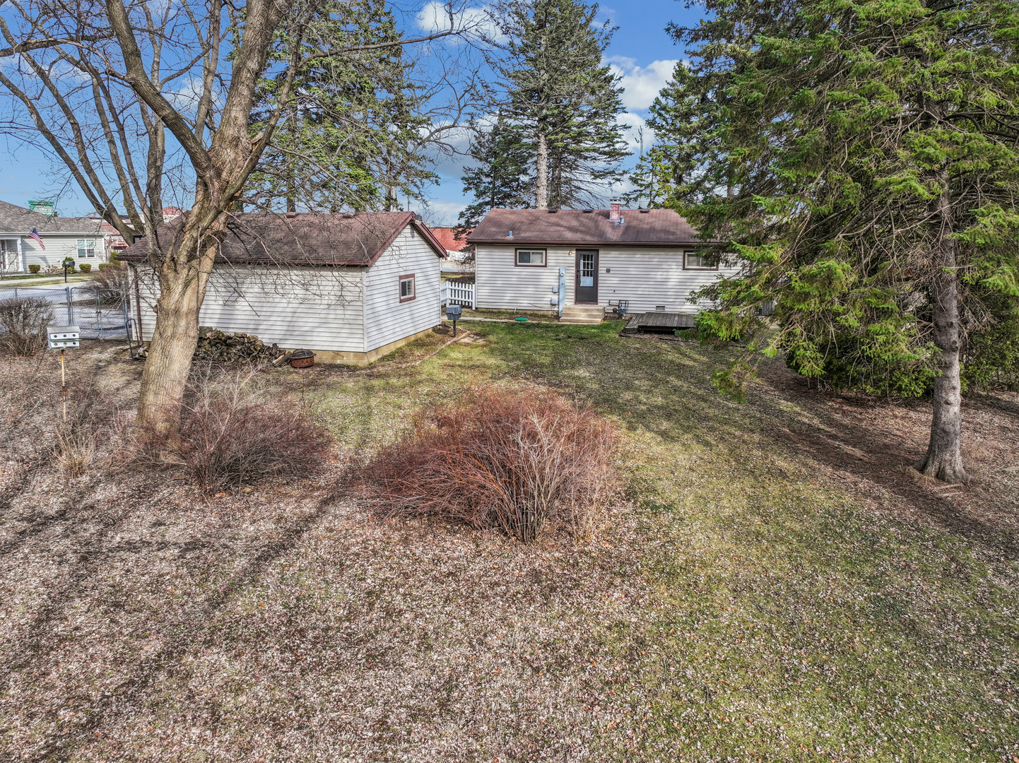 1484 N Hicks Road, Palatine, IL 60067