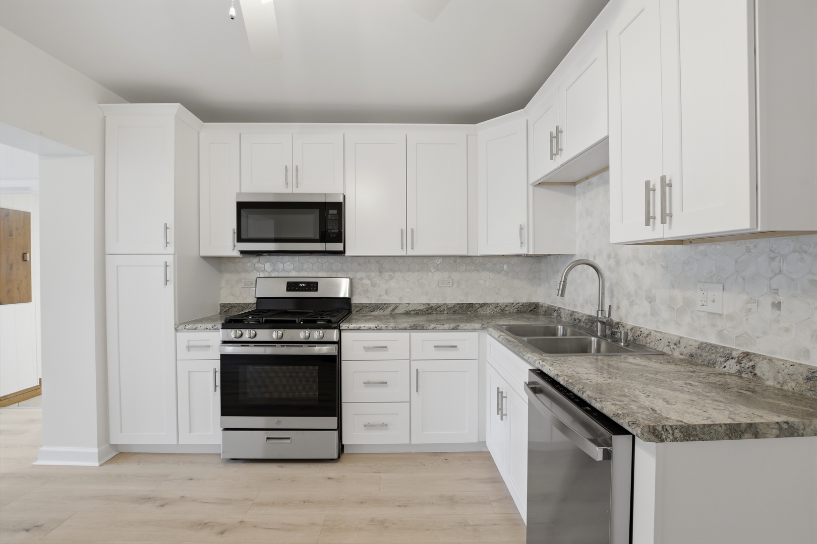 4438 Wesley Terrace, Schiller Park, IL 60176