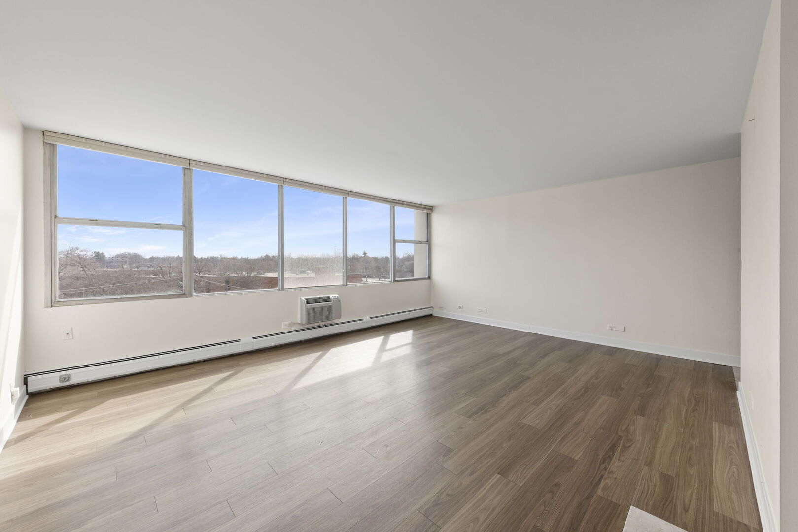 33 N Main Street #4J, Lombard, IL 60148