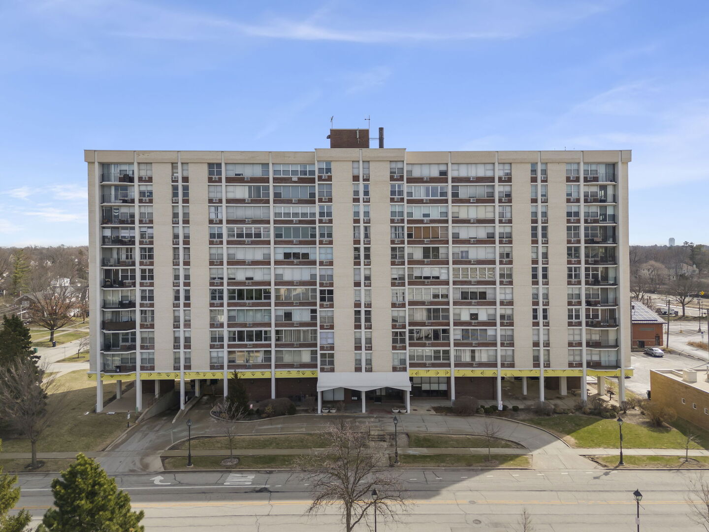 33 N Main Street #4J, Lombard, IL 60148