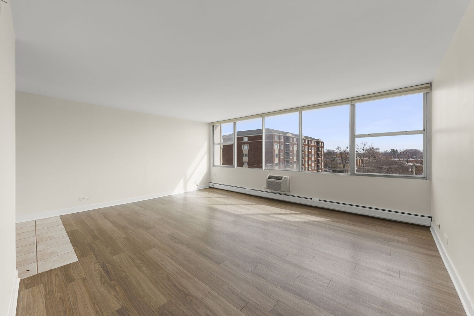 33 N Main Street #4J, Lombard, IL 60148