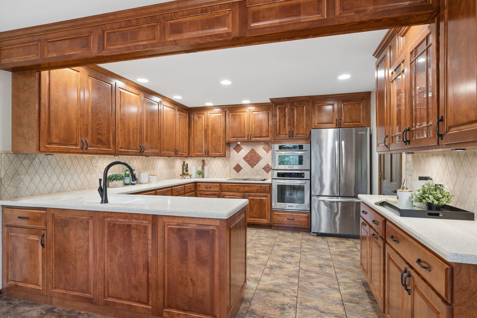 946 Montgomery Court, Naperville, IL 60540