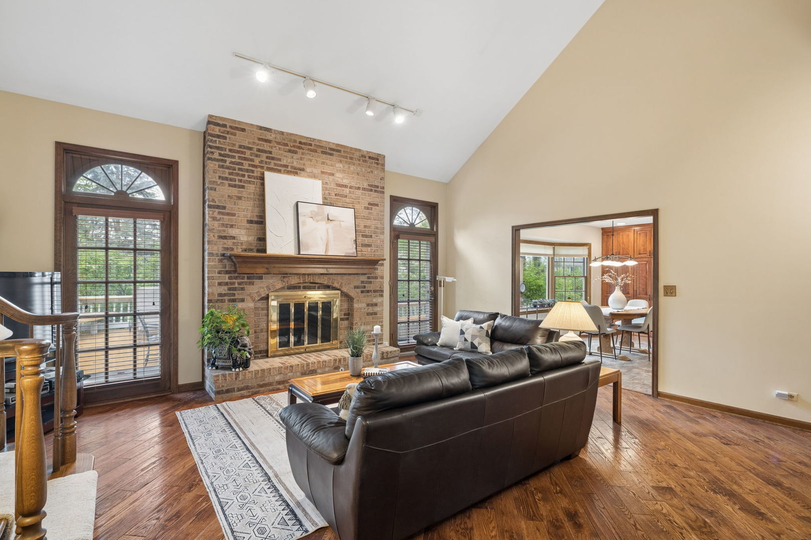 946 Montgomery Court, Naperville, IL 60540