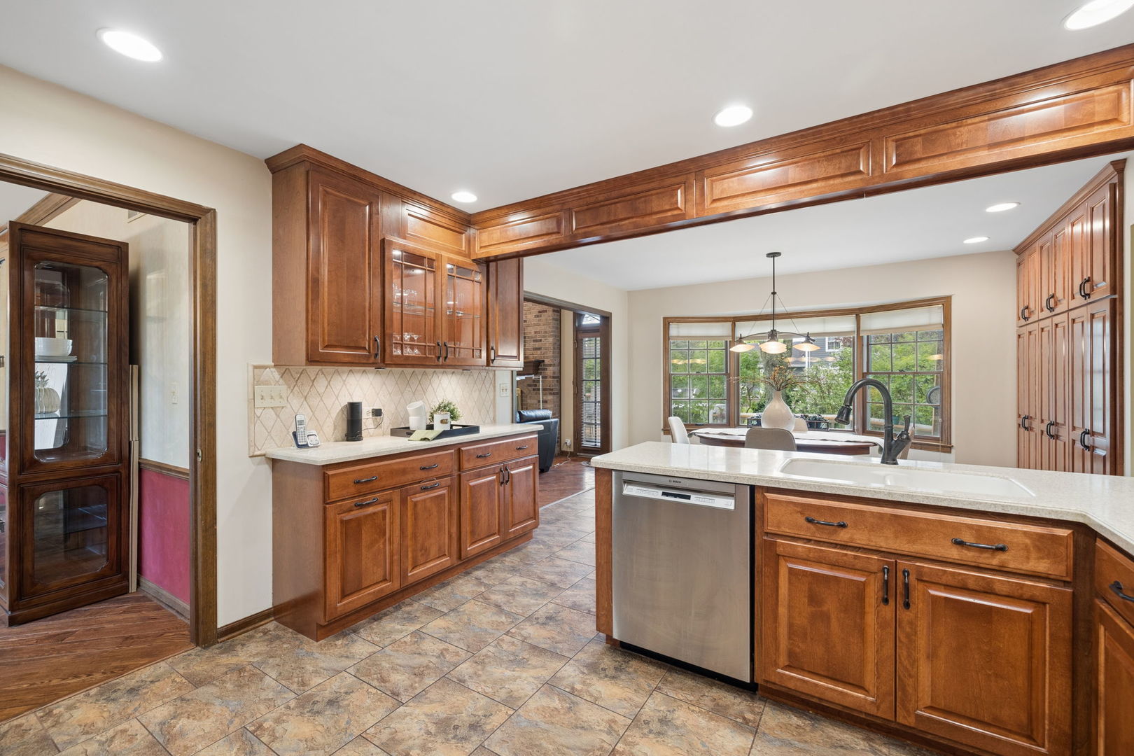 946 Montgomery Court, Naperville, IL 60540