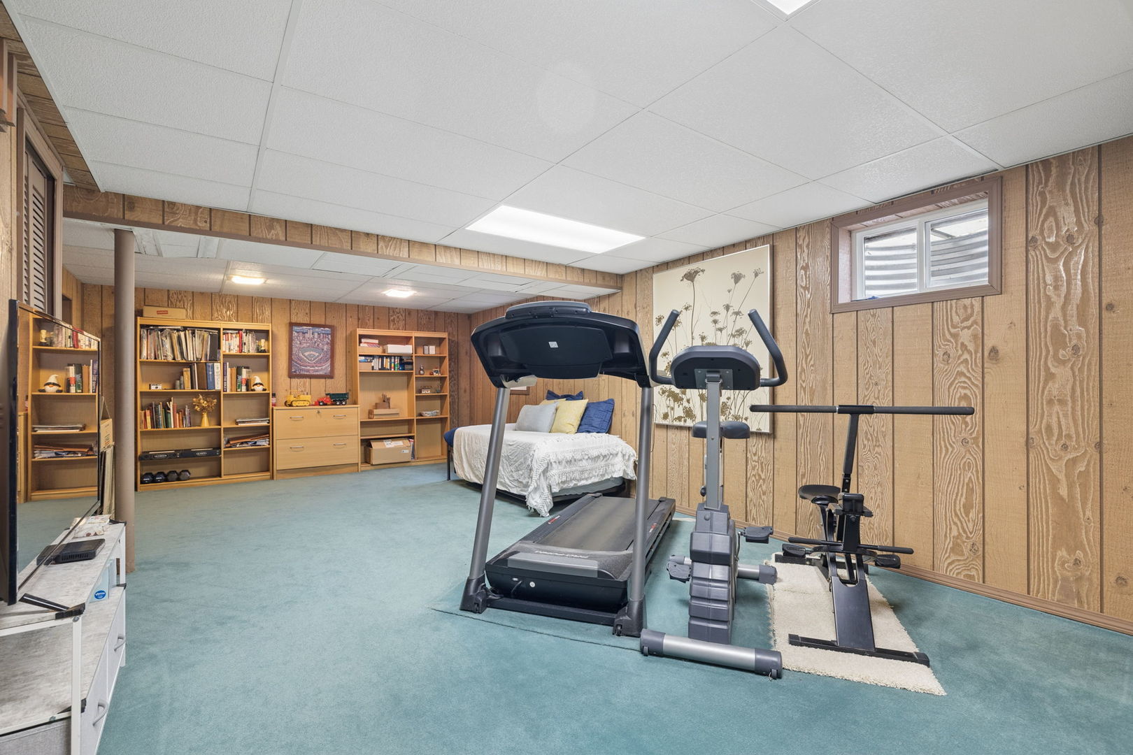 946 Montgomery Court, Naperville, IL 60540