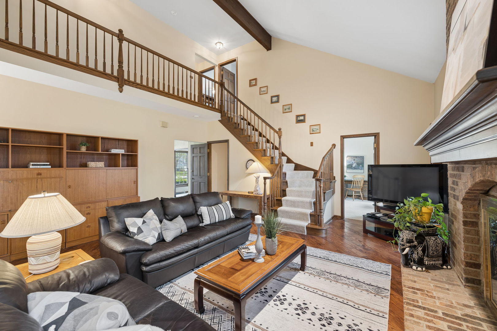 946 Montgomery Court, Naperville, IL 60540