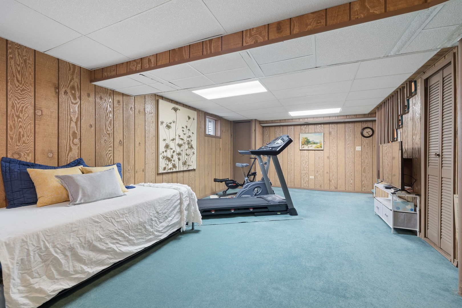 946 Montgomery Court, Naperville, IL 60540