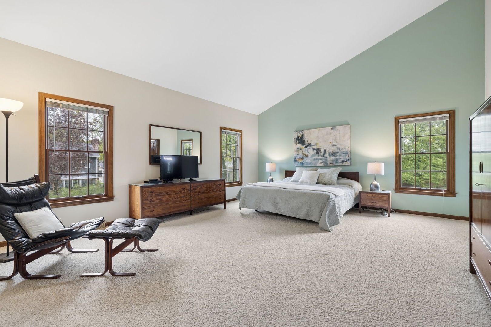 946 Montgomery Court, Naperville, IL 60540