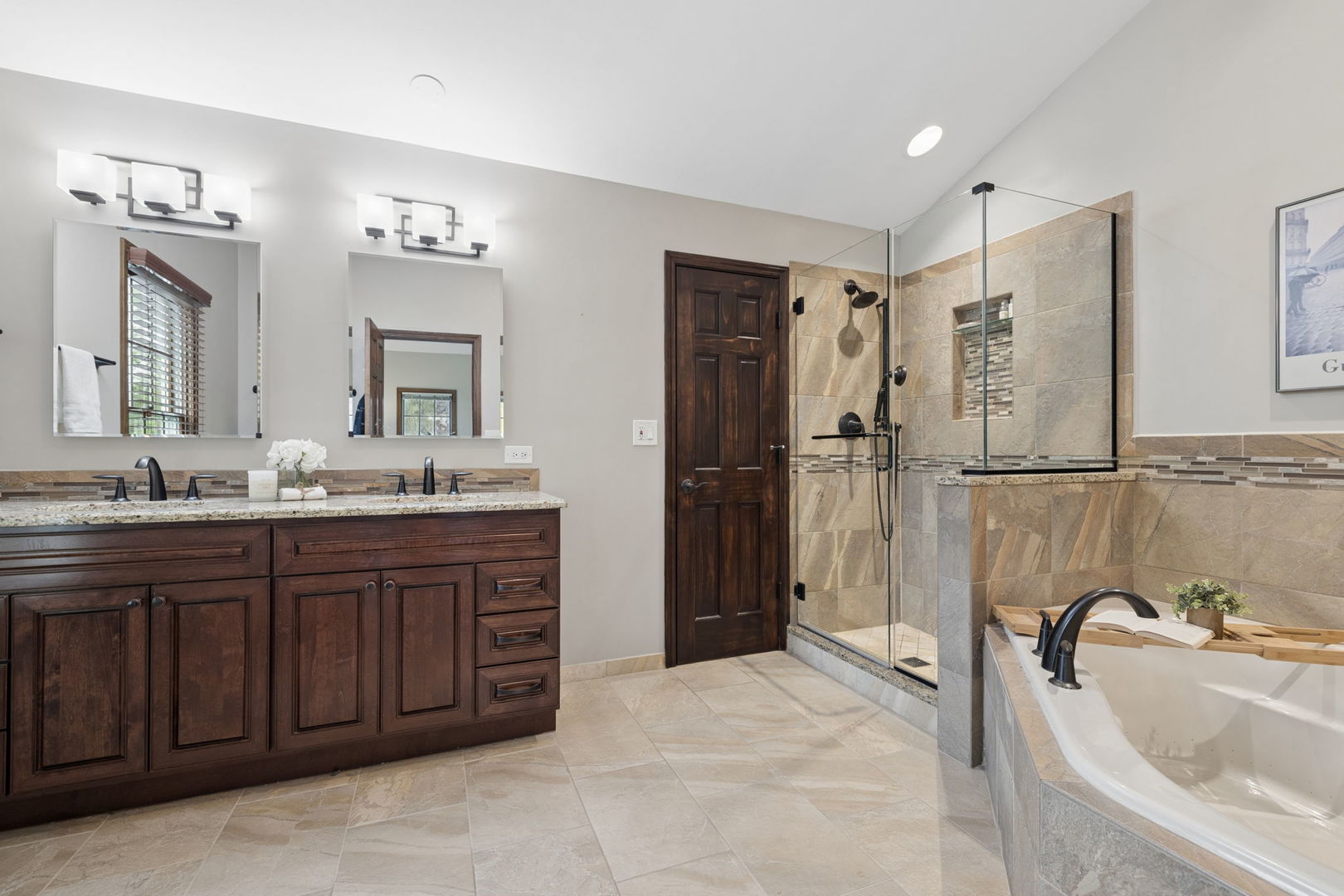 946 Montgomery Court, Naperville, IL 60540