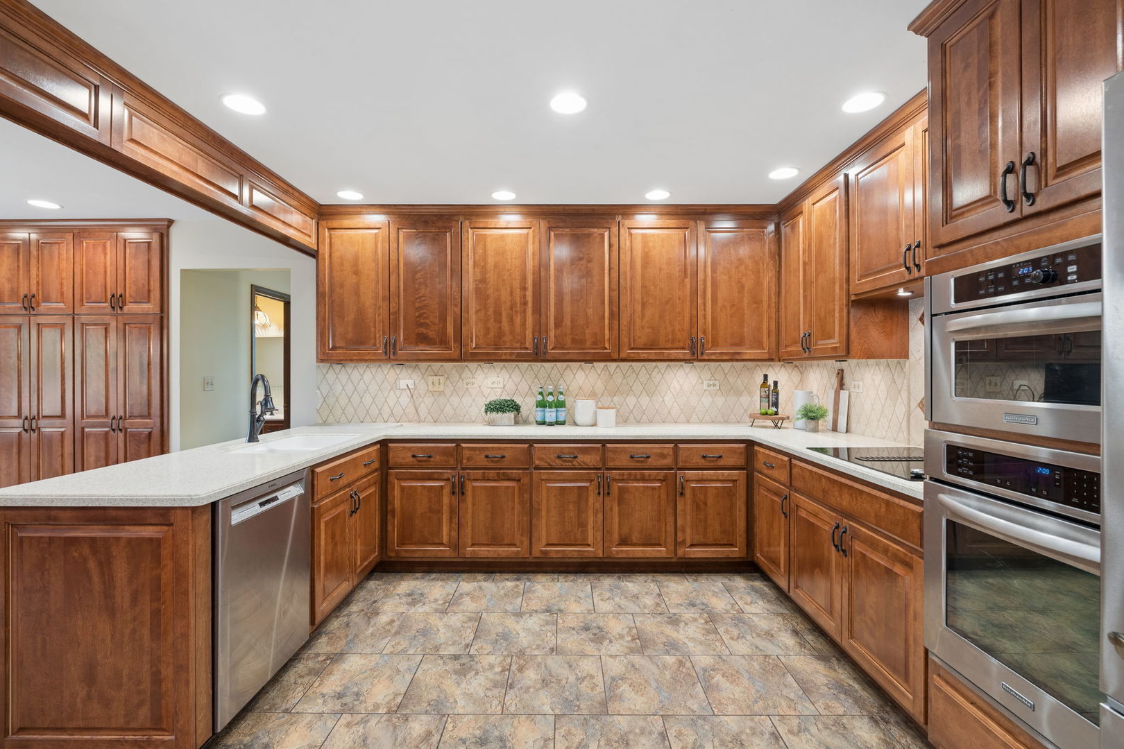 946 Montgomery Court, Naperville, IL 60540