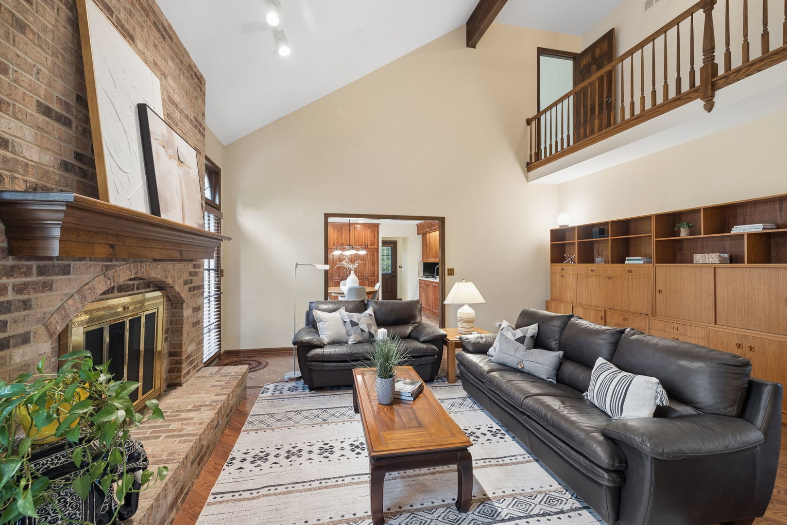 946 Montgomery Court, Naperville, IL 60540