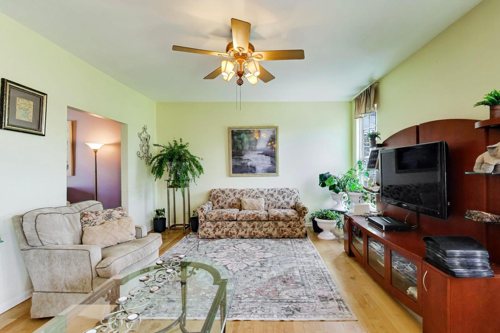 447 Talismon Court, Crystal Lake, IL 60012