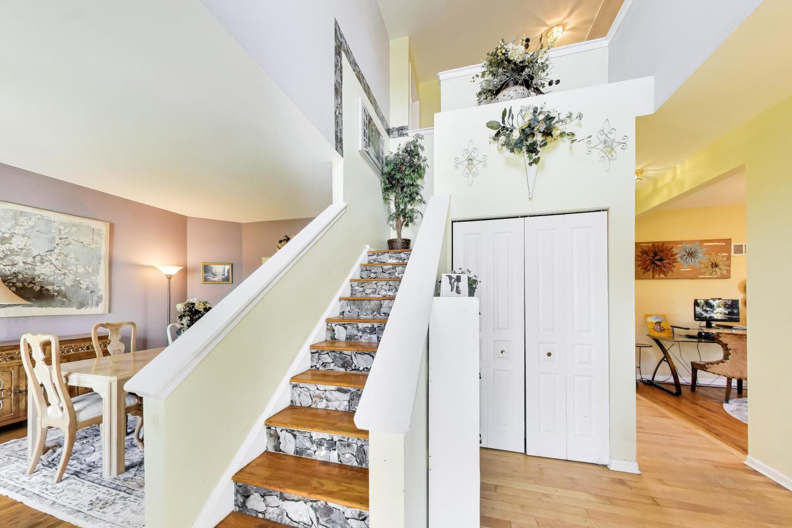 447 Talismon Court, Crystal Lake, IL 60012