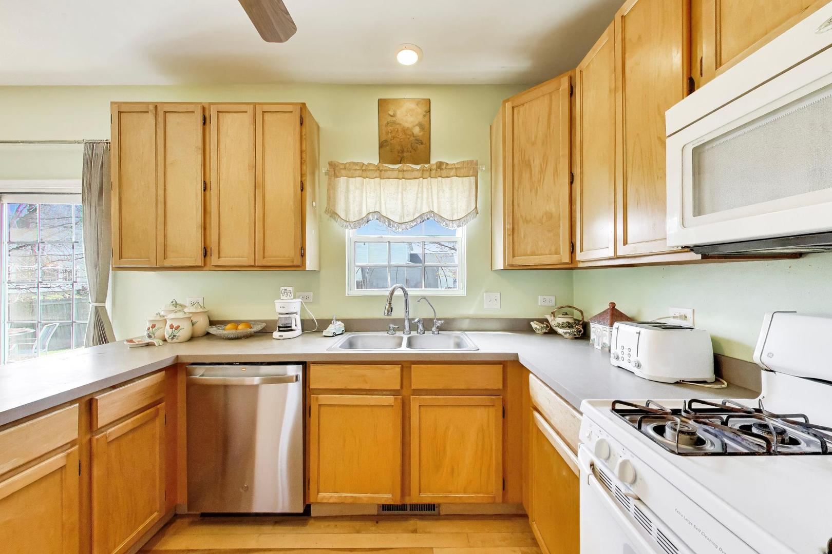 447 Talismon Court, Crystal Lake, IL 60012