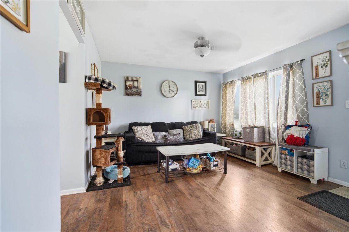 403 Sunset Drive, Leroy, IL 61752