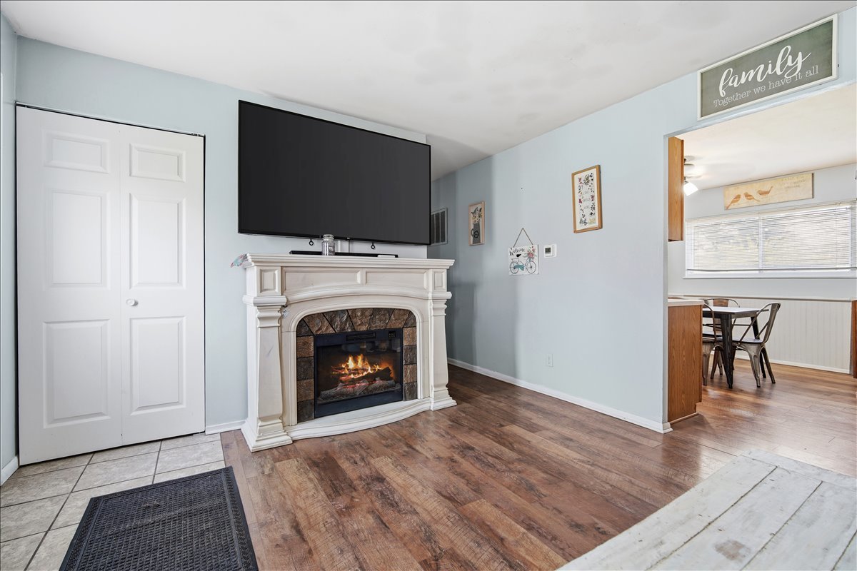 403 Sunset Drive, Leroy, IL 61752