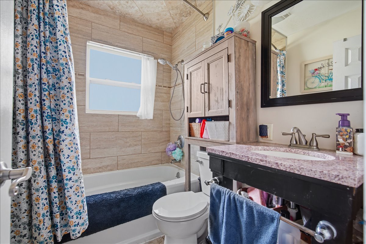 403 Sunset Drive, Leroy, IL 61752