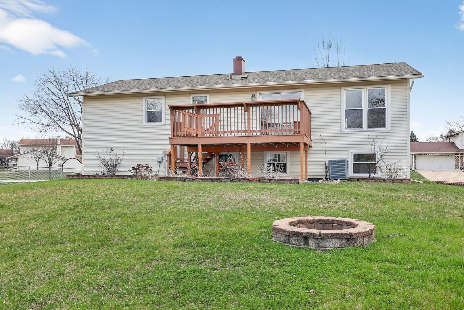 1432 James Way, Elk Grove Village, IL 60007