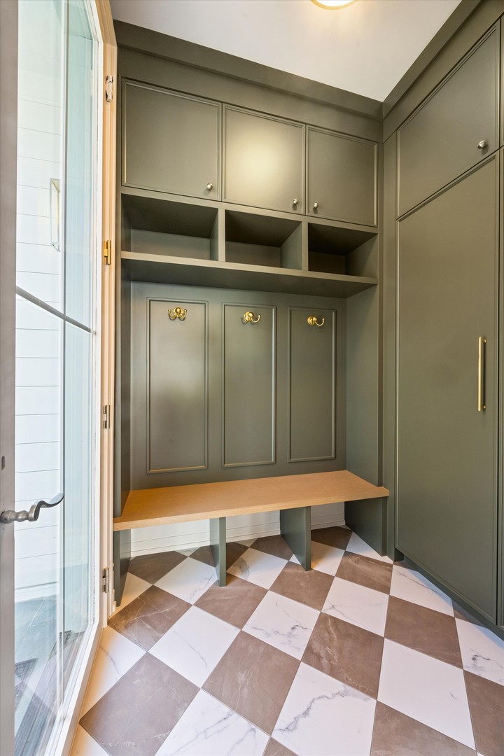 6 S Elm Street, Hinsdale, IL 60521