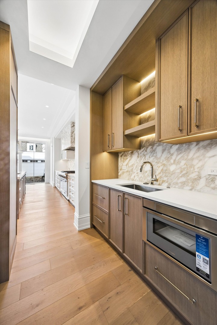 6 S Elm Street, Hinsdale, IL 60521