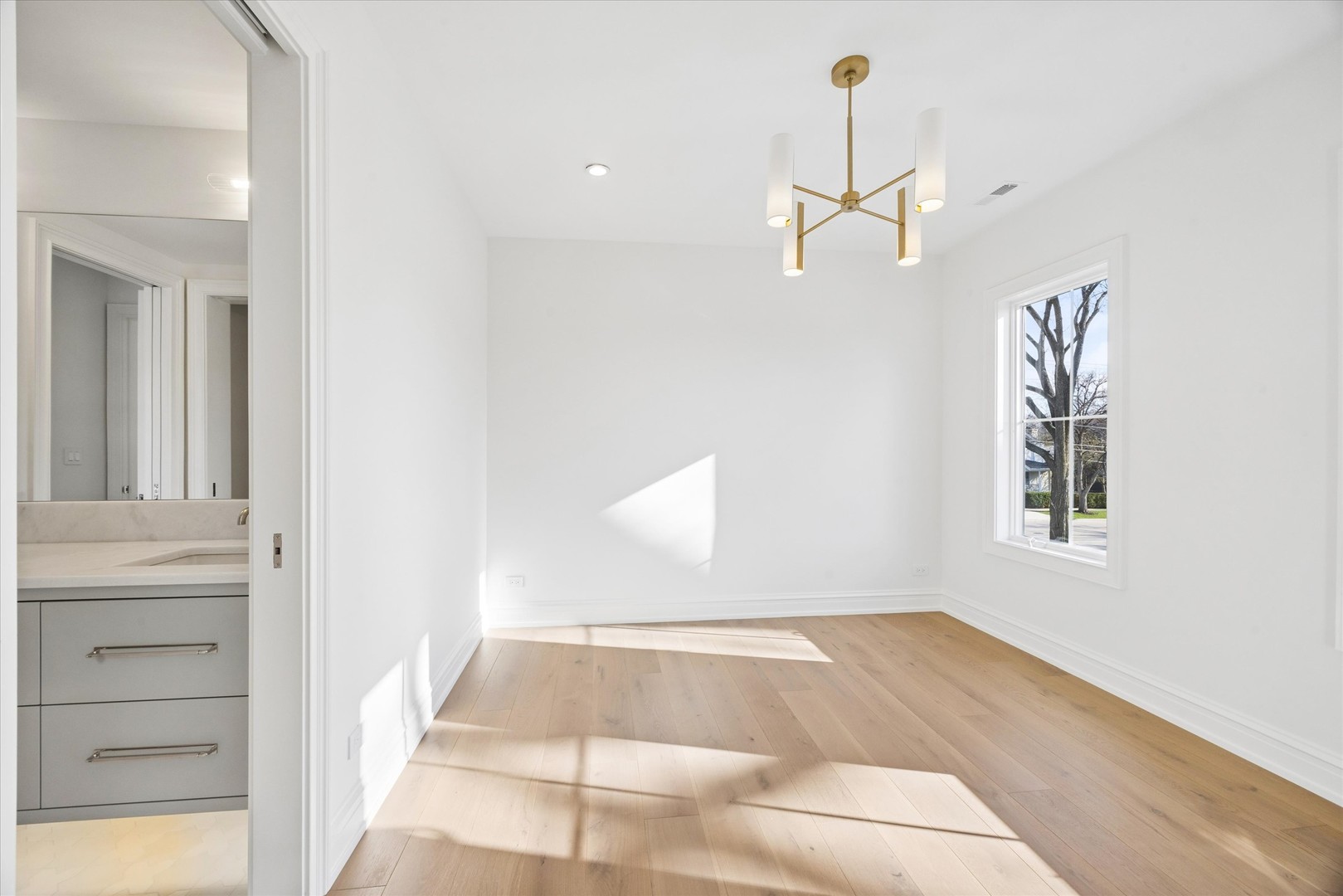 6 S Elm Street, Hinsdale, IL 60521