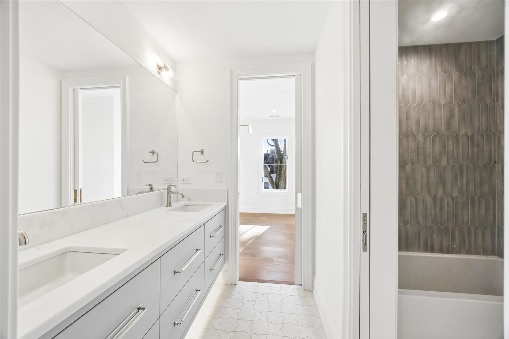 6 S Elm Street, Hinsdale, IL 60521