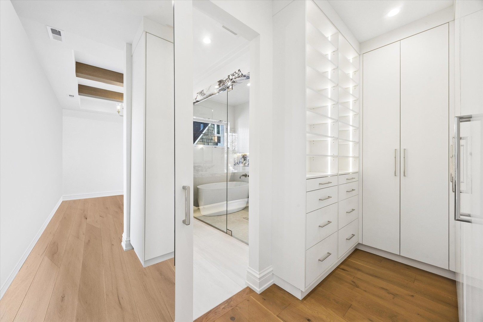 6 S Elm Street, Hinsdale, IL 60521