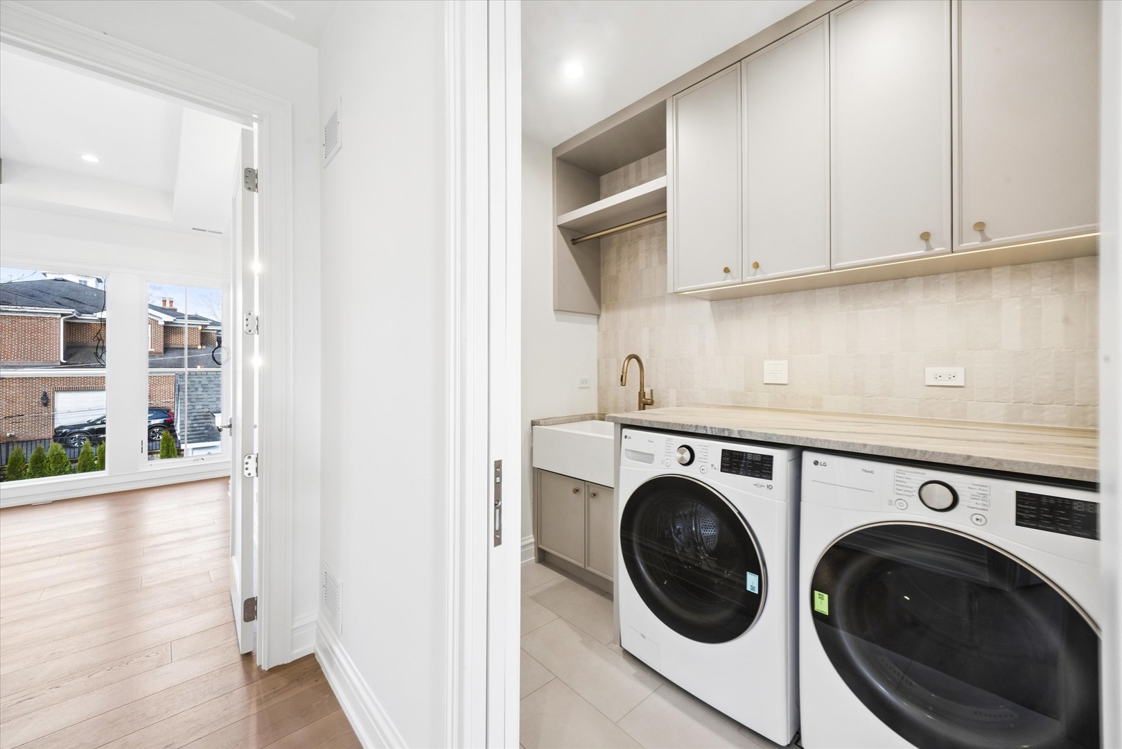 6 S Elm Street, Hinsdale, IL 60521