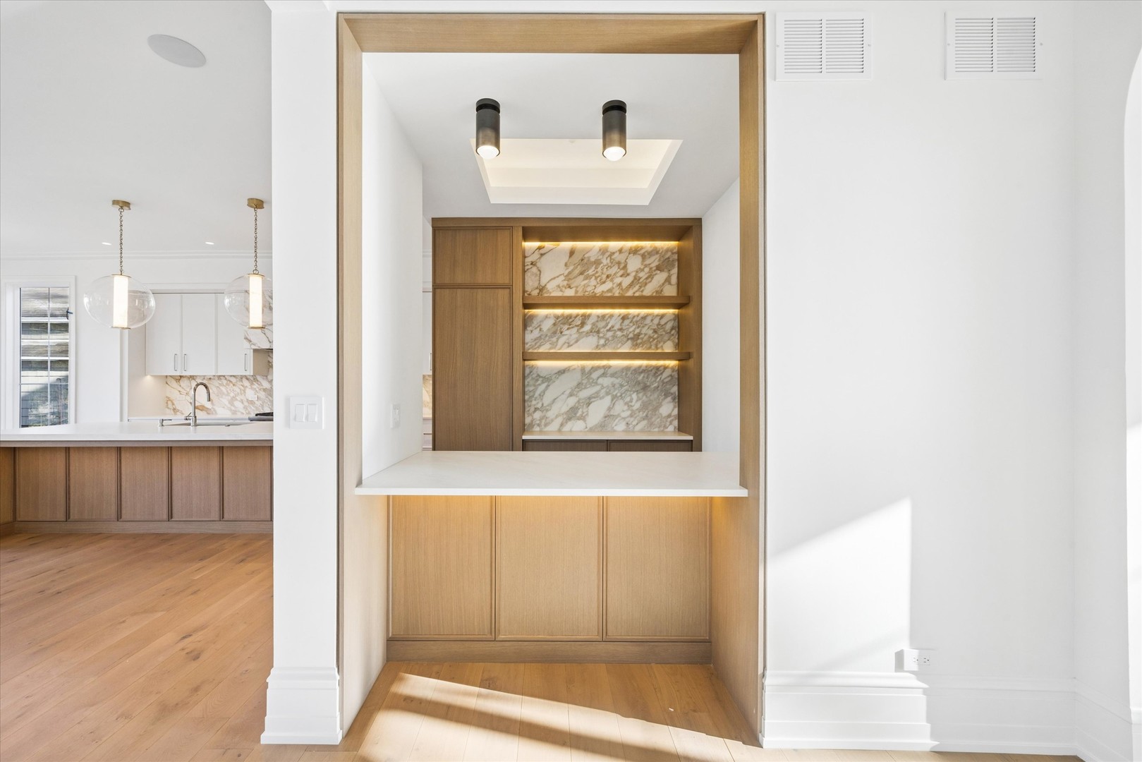 6 S Elm Street, Hinsdale, IL 60521