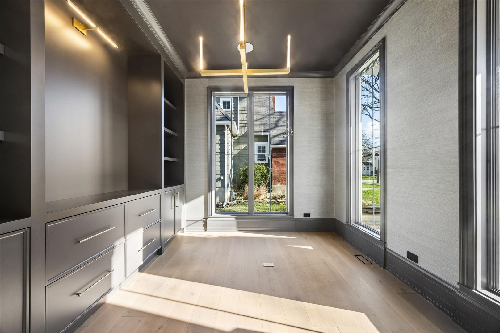 6 S Elm Street, Hinsdale, IL 60521