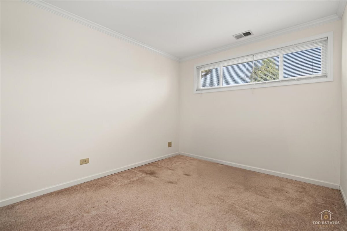 1028 W Villa Drive, Des Plaines, IL 60016