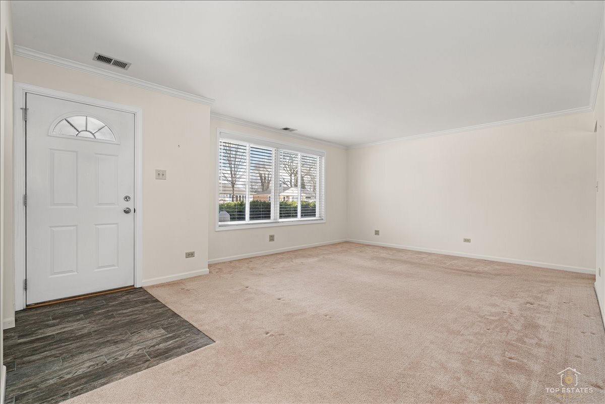 1028 W Villa Drive, Des Plaines, IL 60016