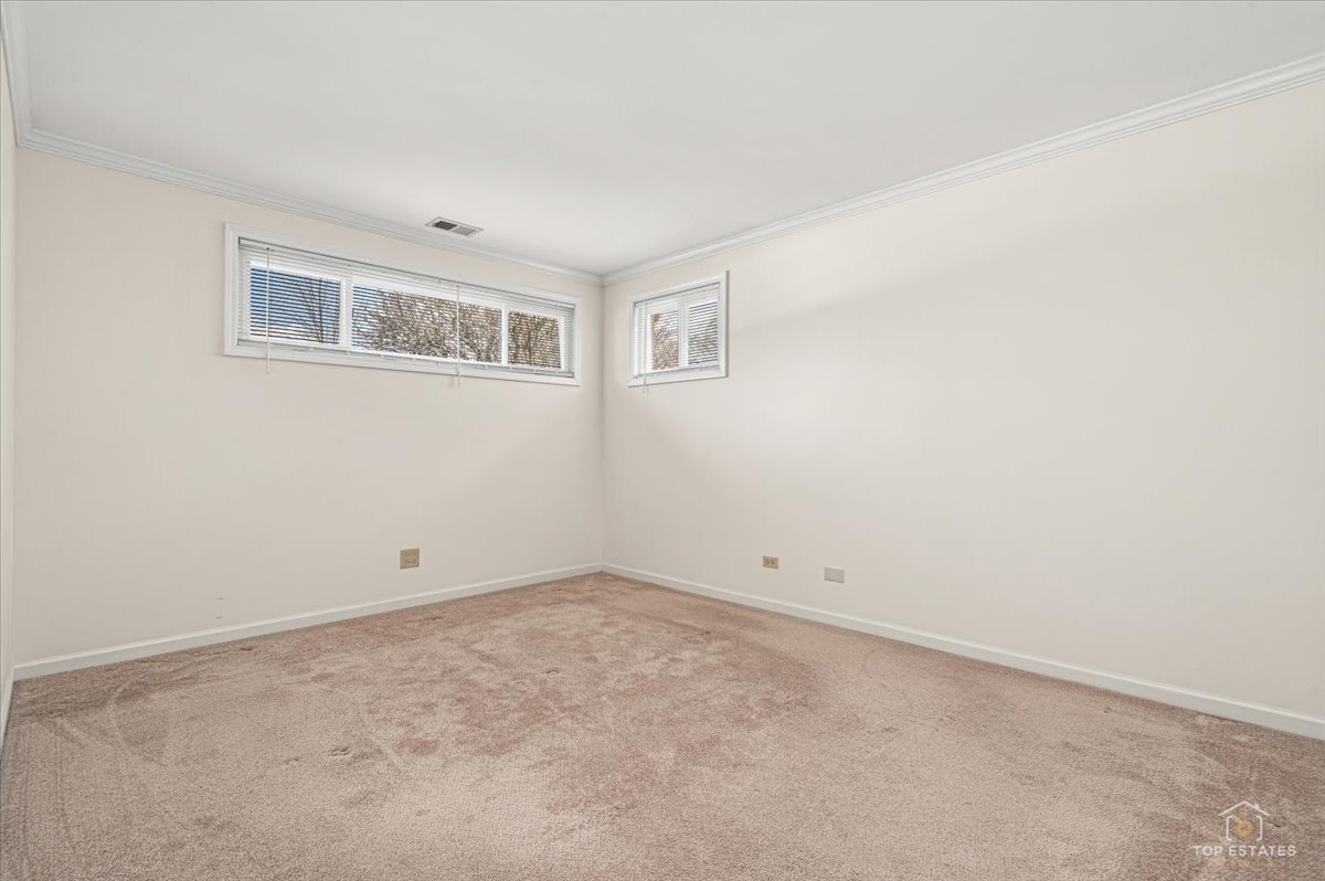 1028 W Villa Drive, Des Plaines, IL 60016