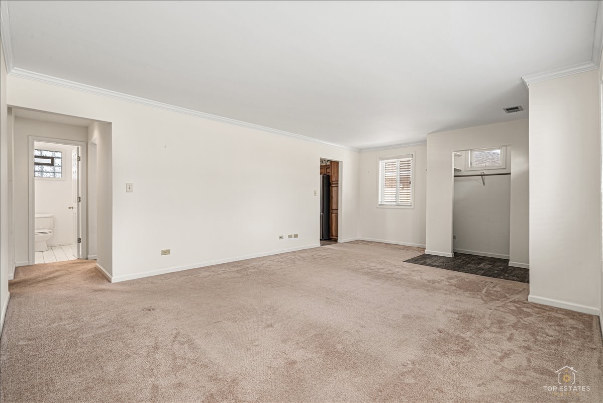 1028 W Villa Drive, Des Plaines, IL 60016