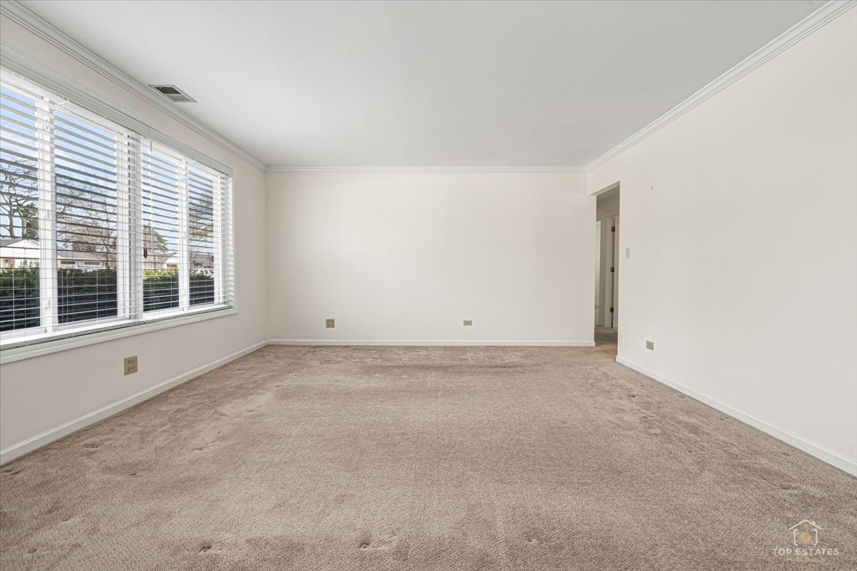 1028 W Villa Drive, Des Plaines, IL 60016