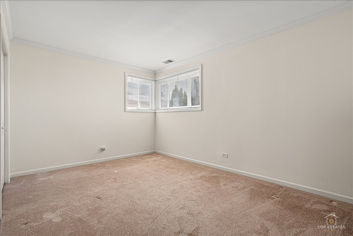 1028 W Villa Drive, Des Plaines, IL 60016