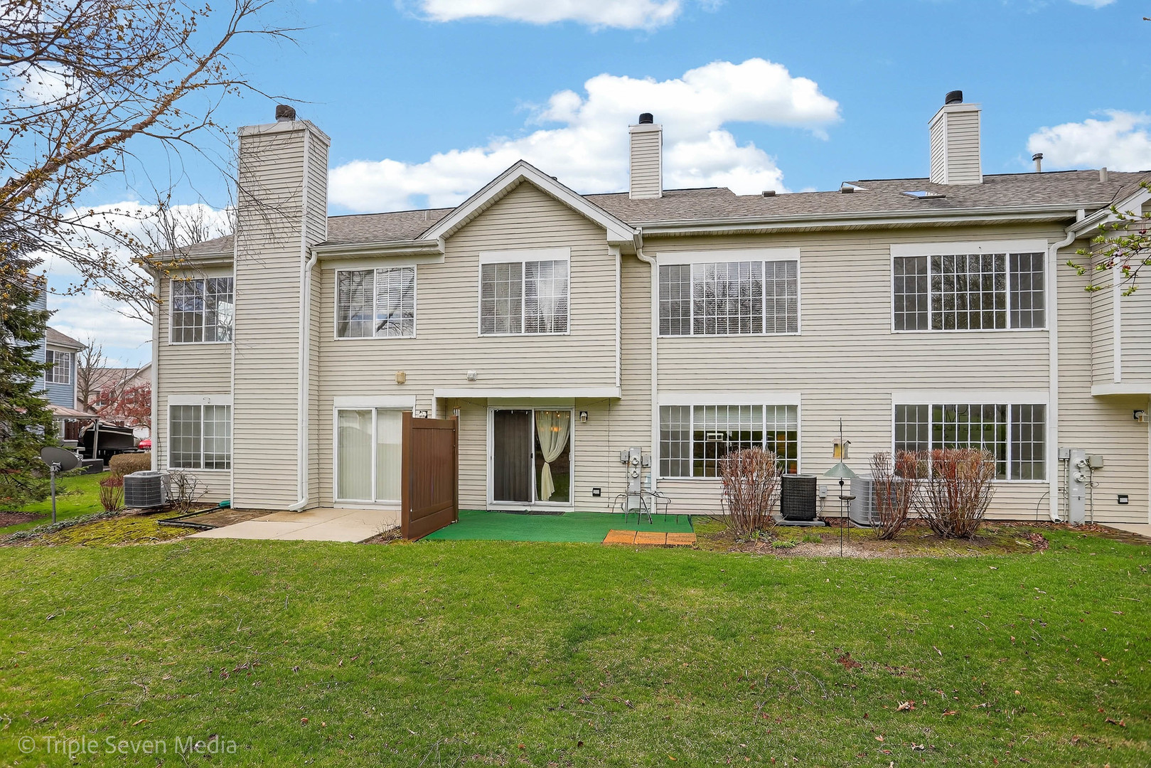 705 Timothy Court, East Dundee, IL 60118