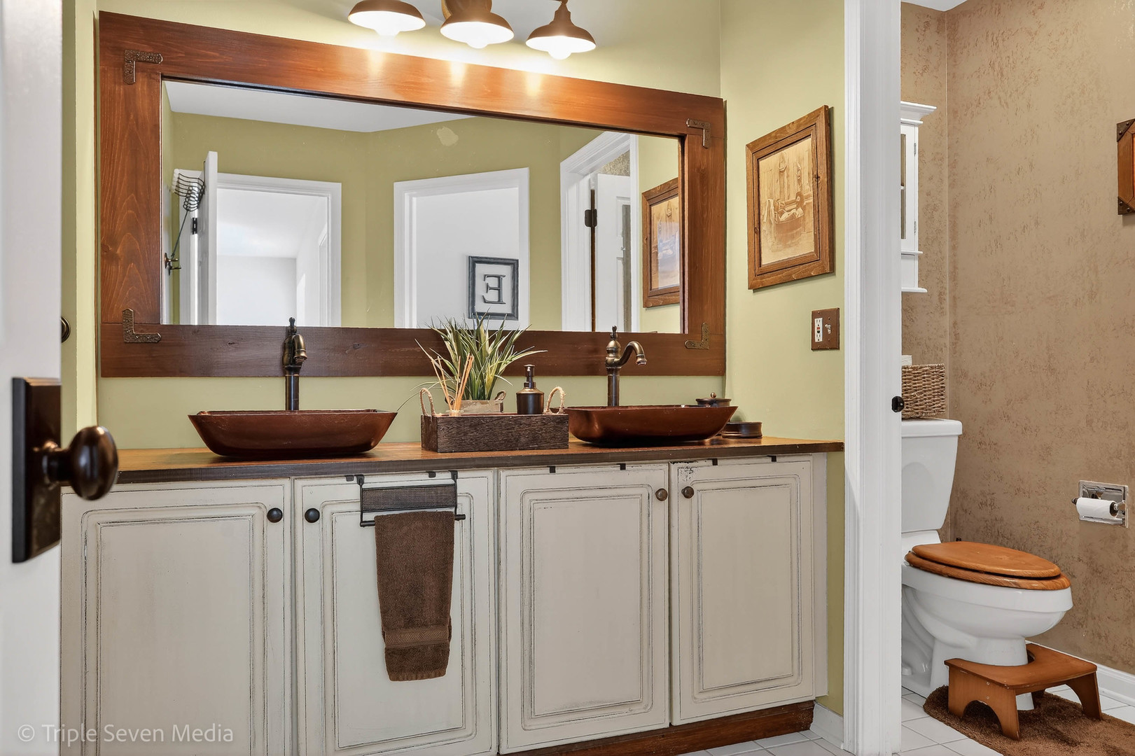 705 Timothy Court, East Dundee, IL 60118