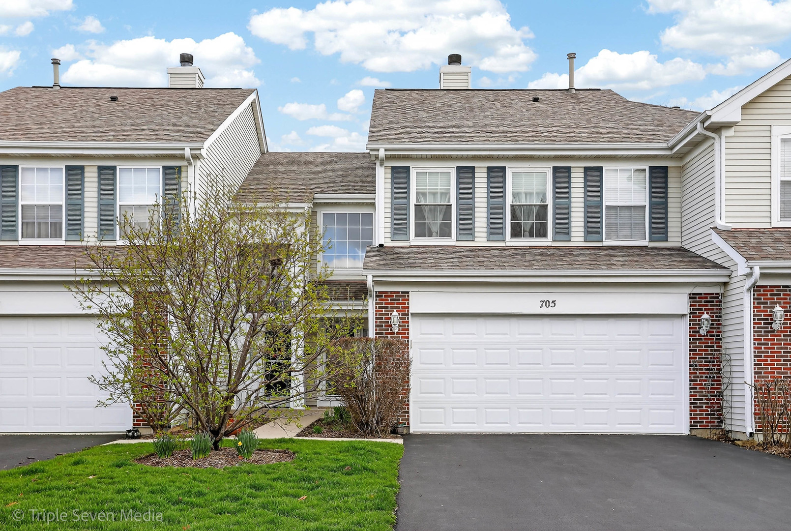 705 Timothy Court, East Dundee, IL 60118