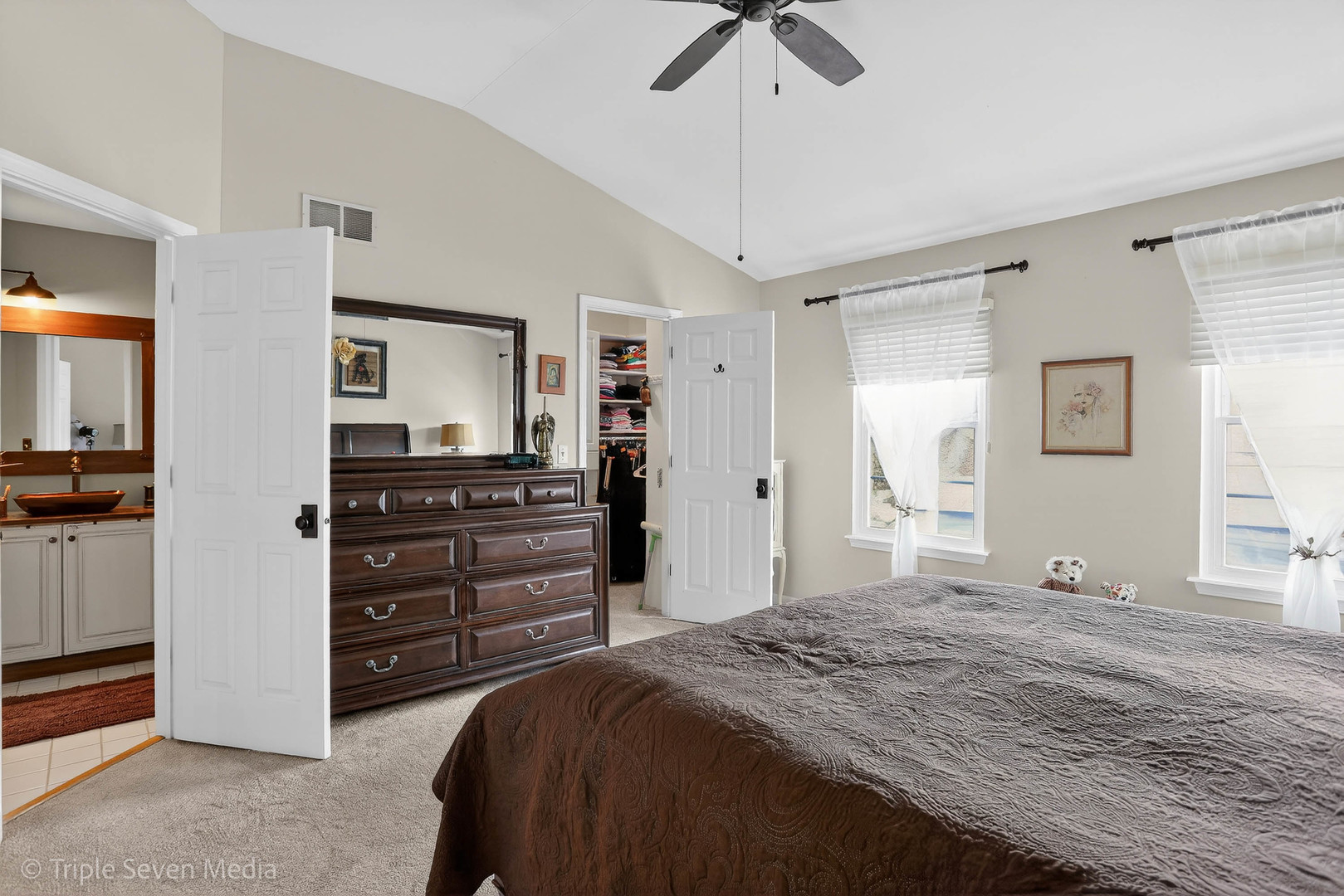 705 Timothy Court, East Dundee, IL 60118