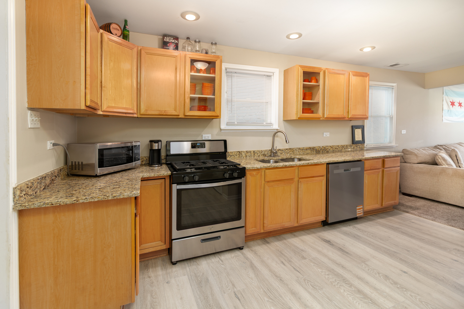 3333 N Orange Avenue, Chicago, IL 60634