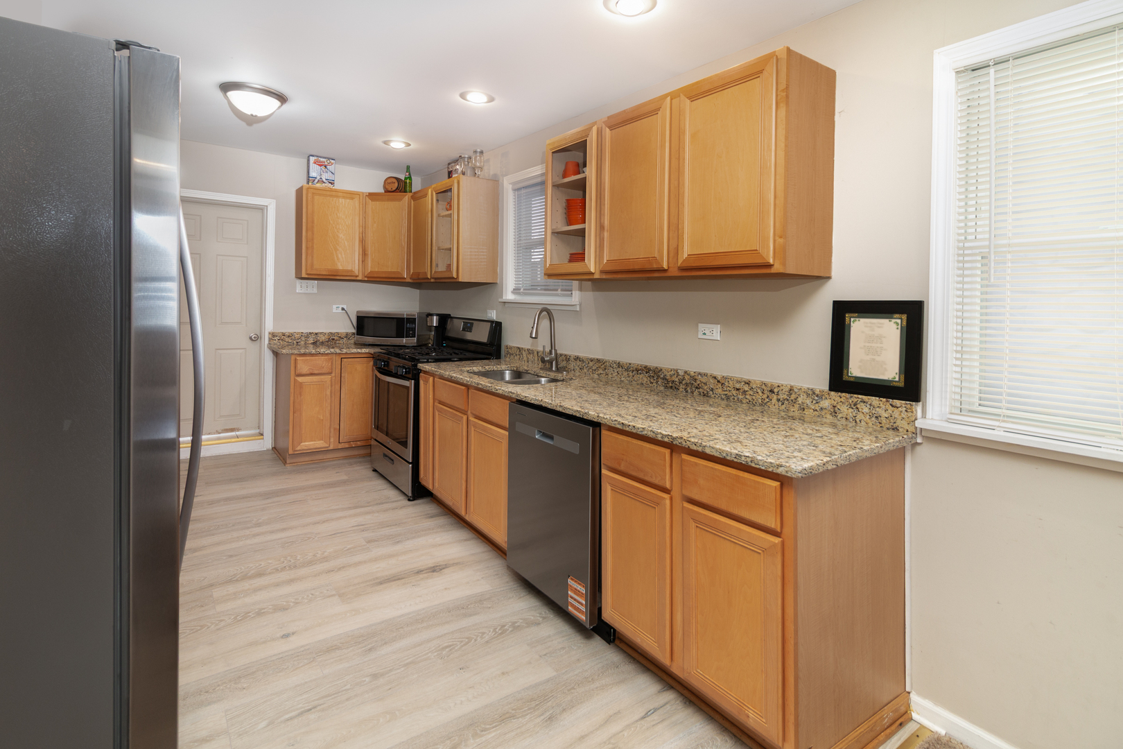 3333 N Orange Avenue, Chicago, IL 60634