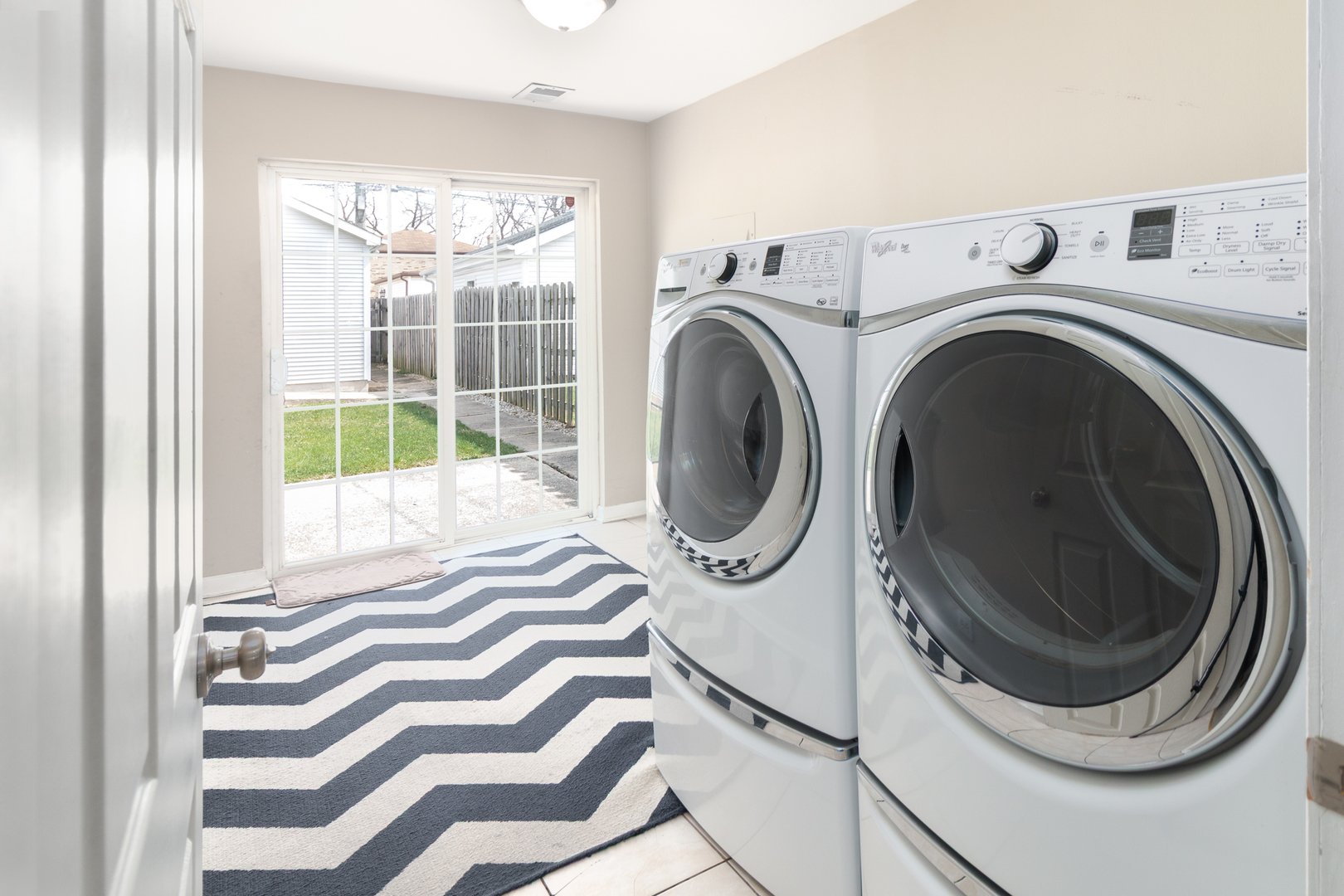 3333 N Orange Avenue, Chicago, IL 60634