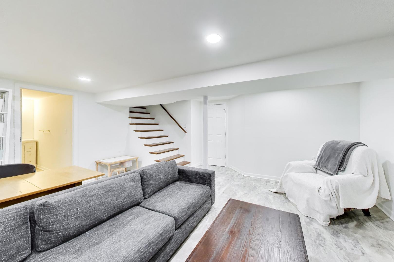 825 S Grace Street, Lombard, IL 60148